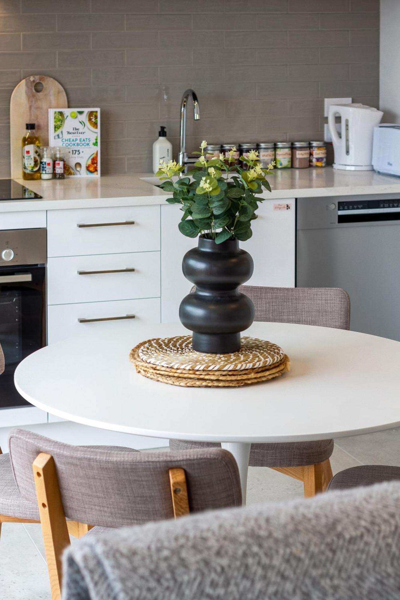 2Br Townhouse: Cosy, Close To City, Car Park Christchurch Extérieur photo